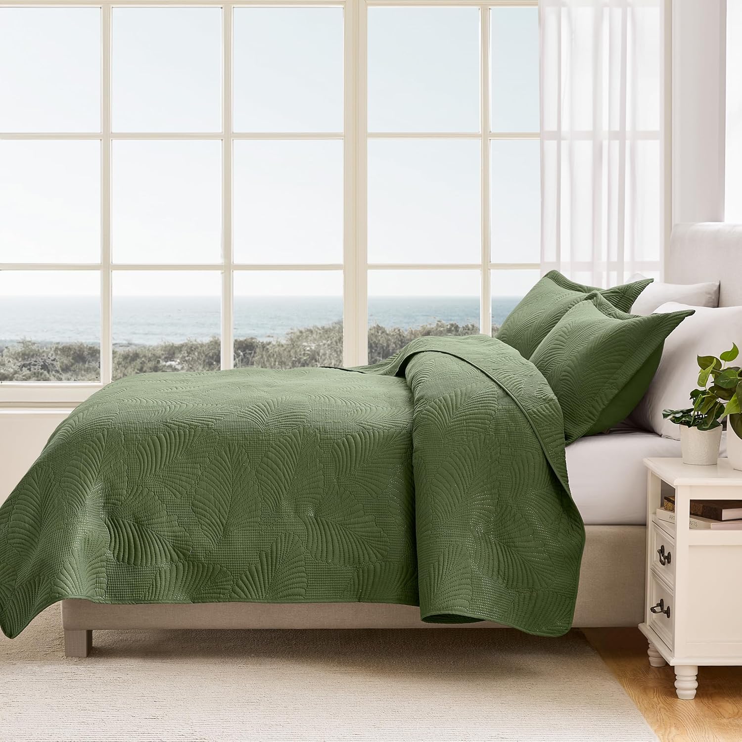 B2EVER Lightweight Leaf Print Quilt Set