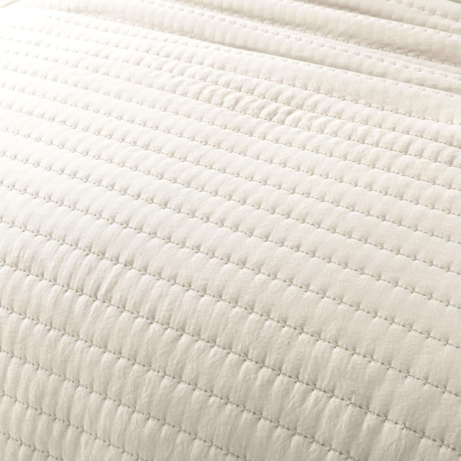 ROARINGWILD Ivory King Quilt Set with 2 Pillow Shams
