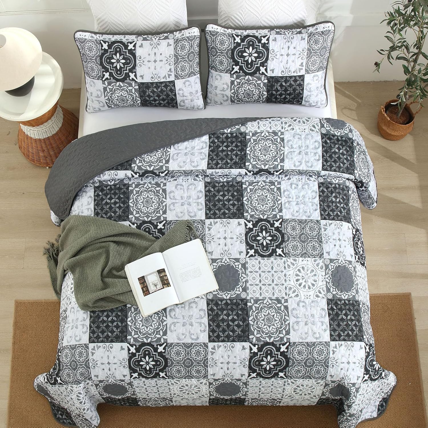 Dobuyly Boho Patchwork Cal King Quilt Set Grey Black 3-Piece Microfiber