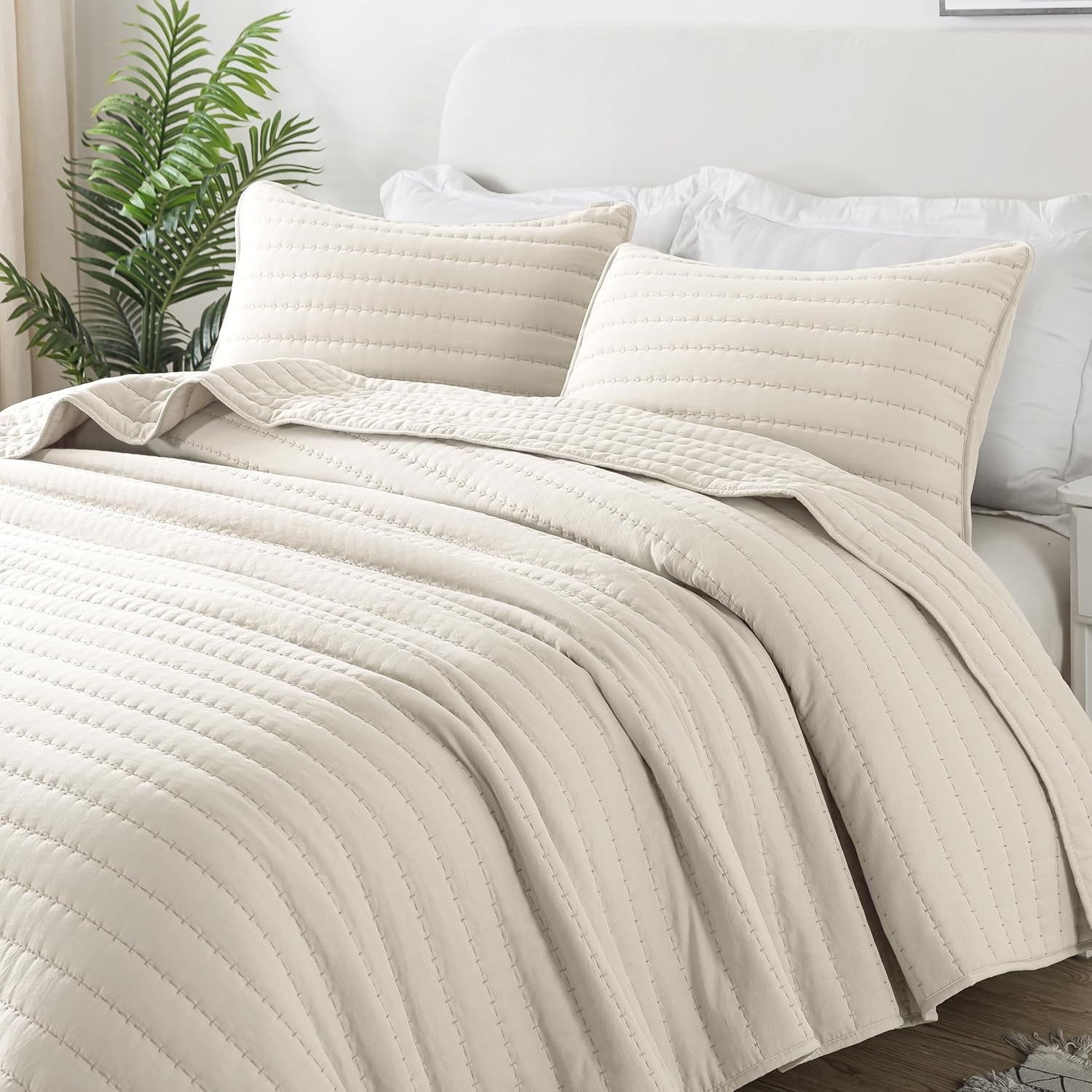 ROARINGWILD Ivory King Quilt Set with 2 Pillow Shams