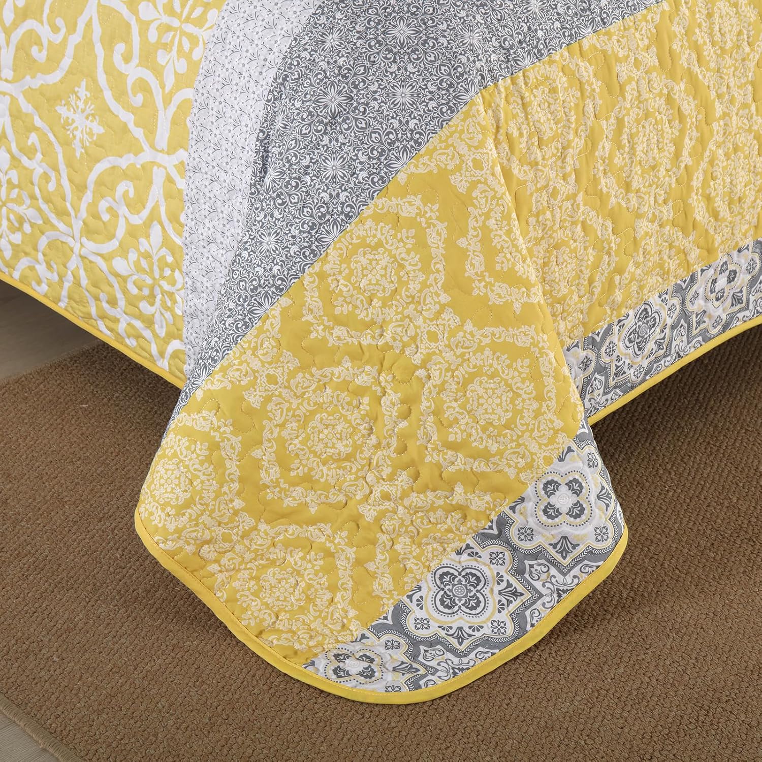 DJY Queen Size Boho Quilt Set with Pillowcases
